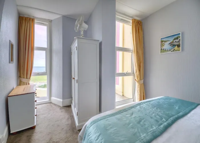 Apartment 2 - 1 Bedroom Sea Front-Sea Views-Free Parking