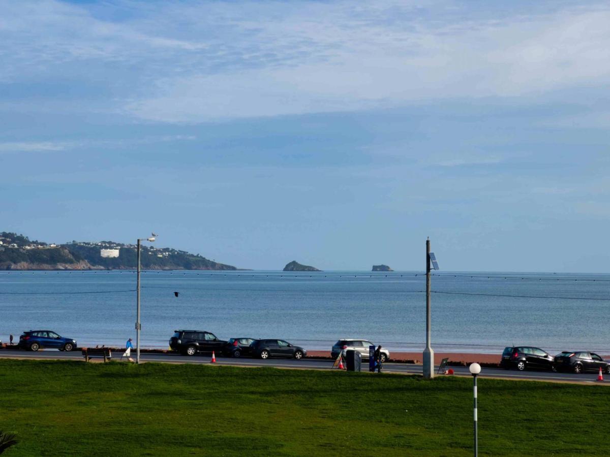 2 - 1 Bedroom Sea Front-sea Views-free Parking Holiday home Paignton