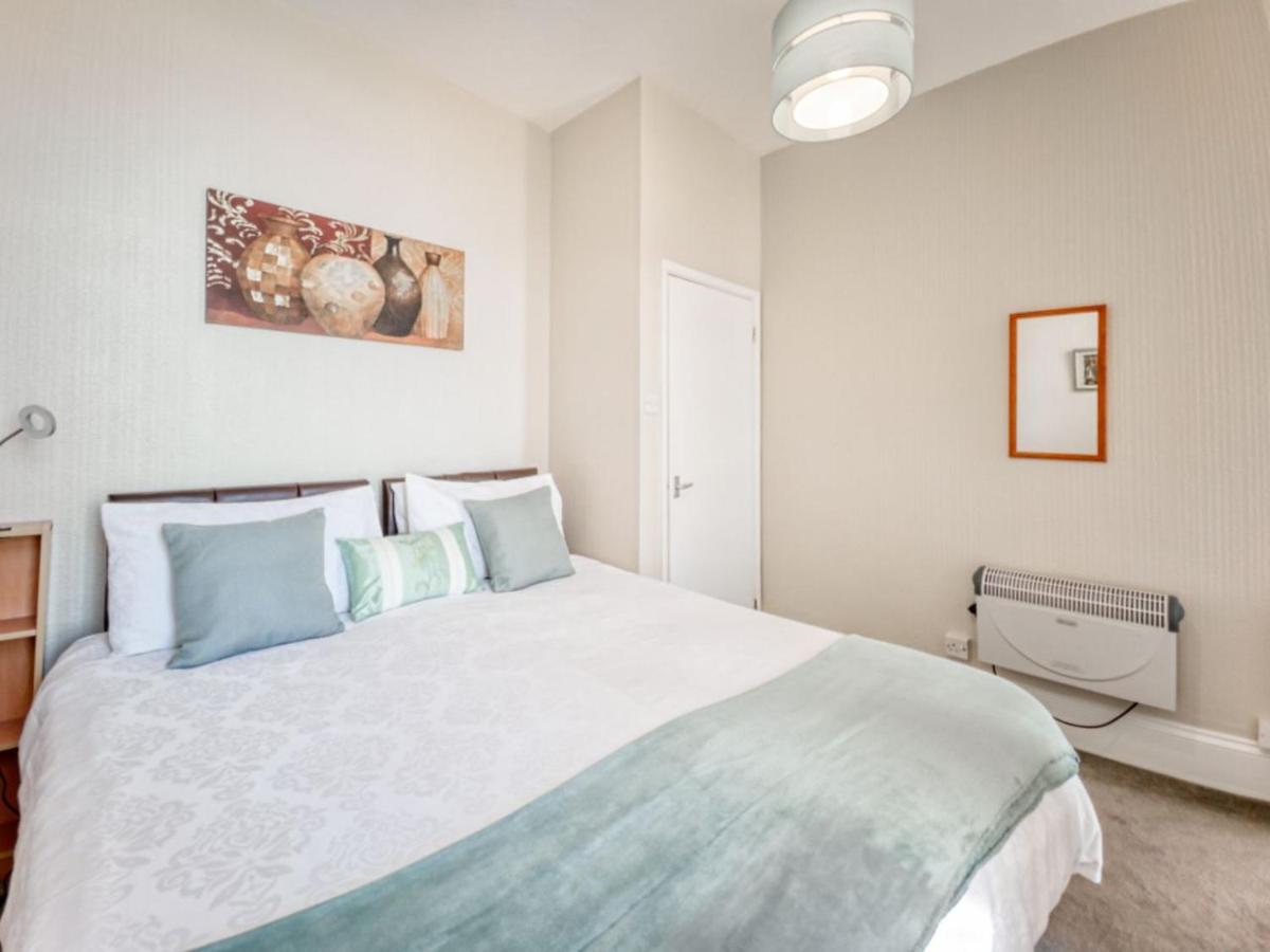2 - 1 Bedroom Sea Front-sea Views-free Parking *