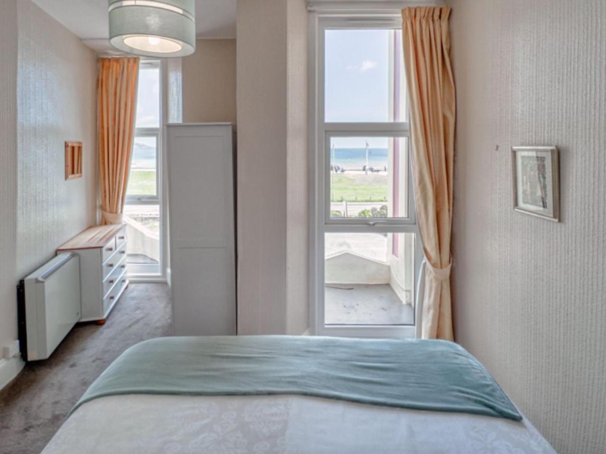 2 - 1 Bedroom Sea Front-sea Views-free Parking *